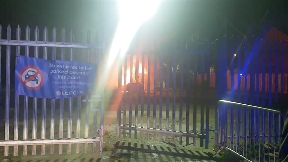 2018-10-27T204712Z_458739226_RC1CDFFFA860_RTRMADP_3_SOCCER-ENGLAND-LEI-CRASH