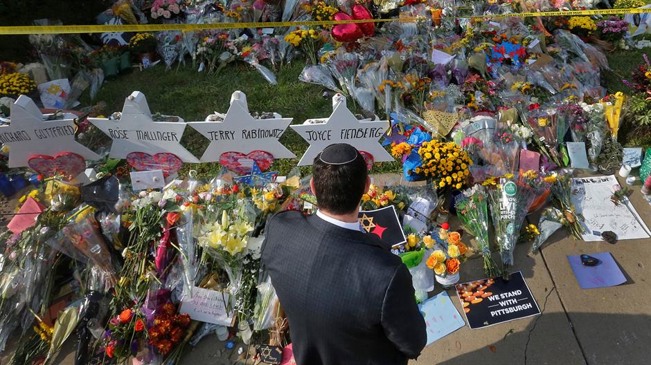 2018-10-31T170622Z_752281185_RC121B14B1A0_RTRMADP_3_PENNSYLVANIA-SHOOTING