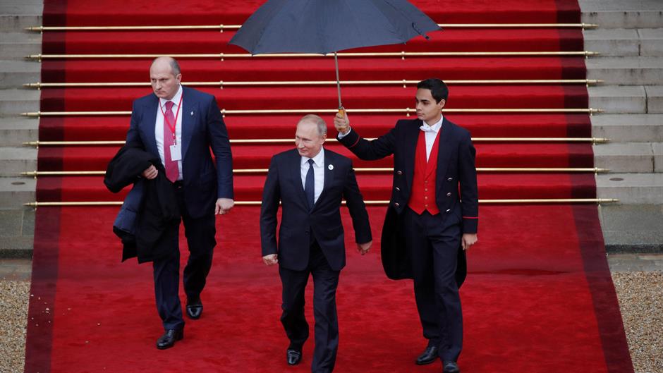 2018-11-11T143749Z_1103752352_RC16403D38D0_RTRMADP_3_WW1-CENTURY-ELYSEE-LUNCH