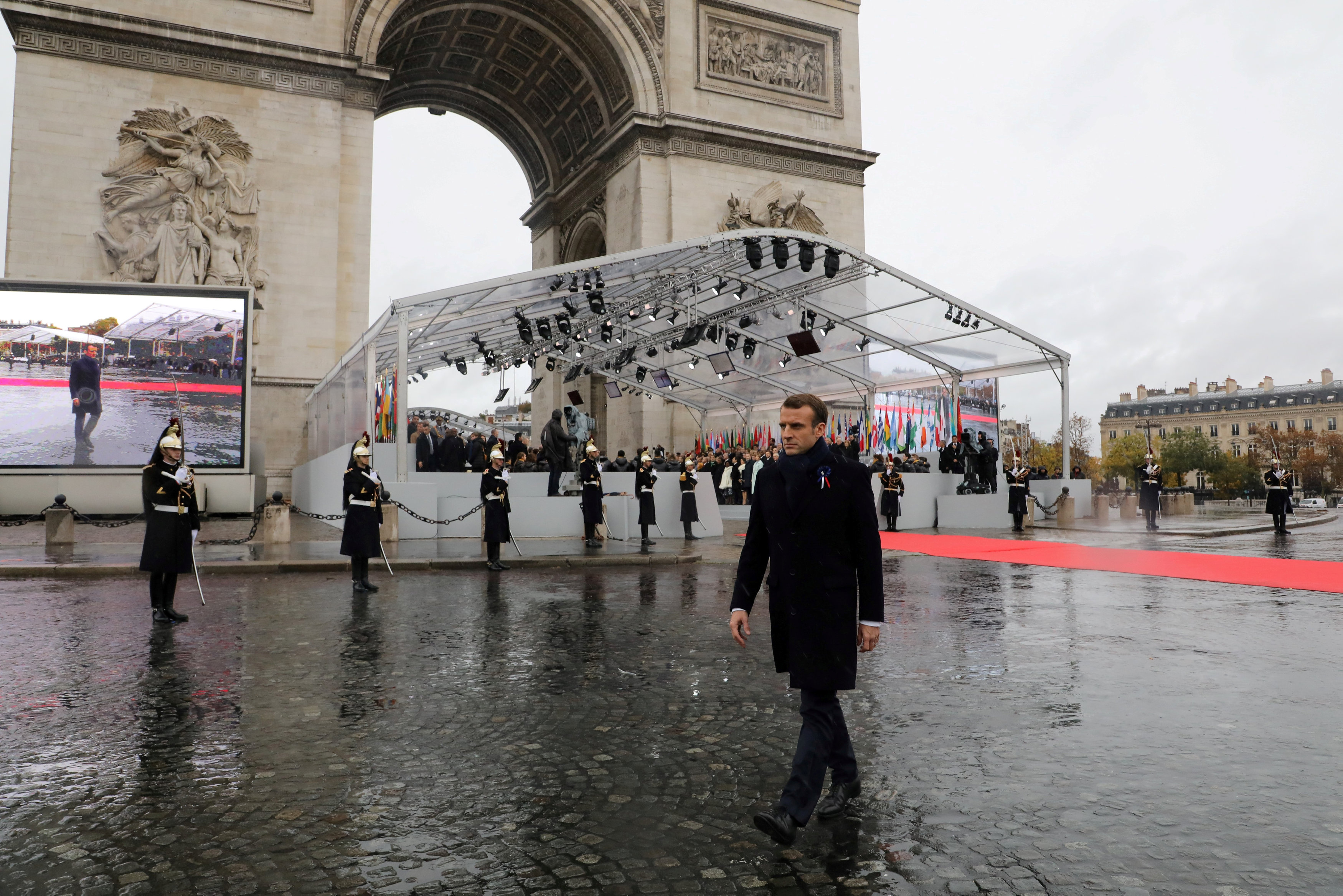 2018-11-11T151119Z_1977030714_RC1281F87F30_RTRMADP_3_WW1-CENTURY-FRANCE-CEREMONY
