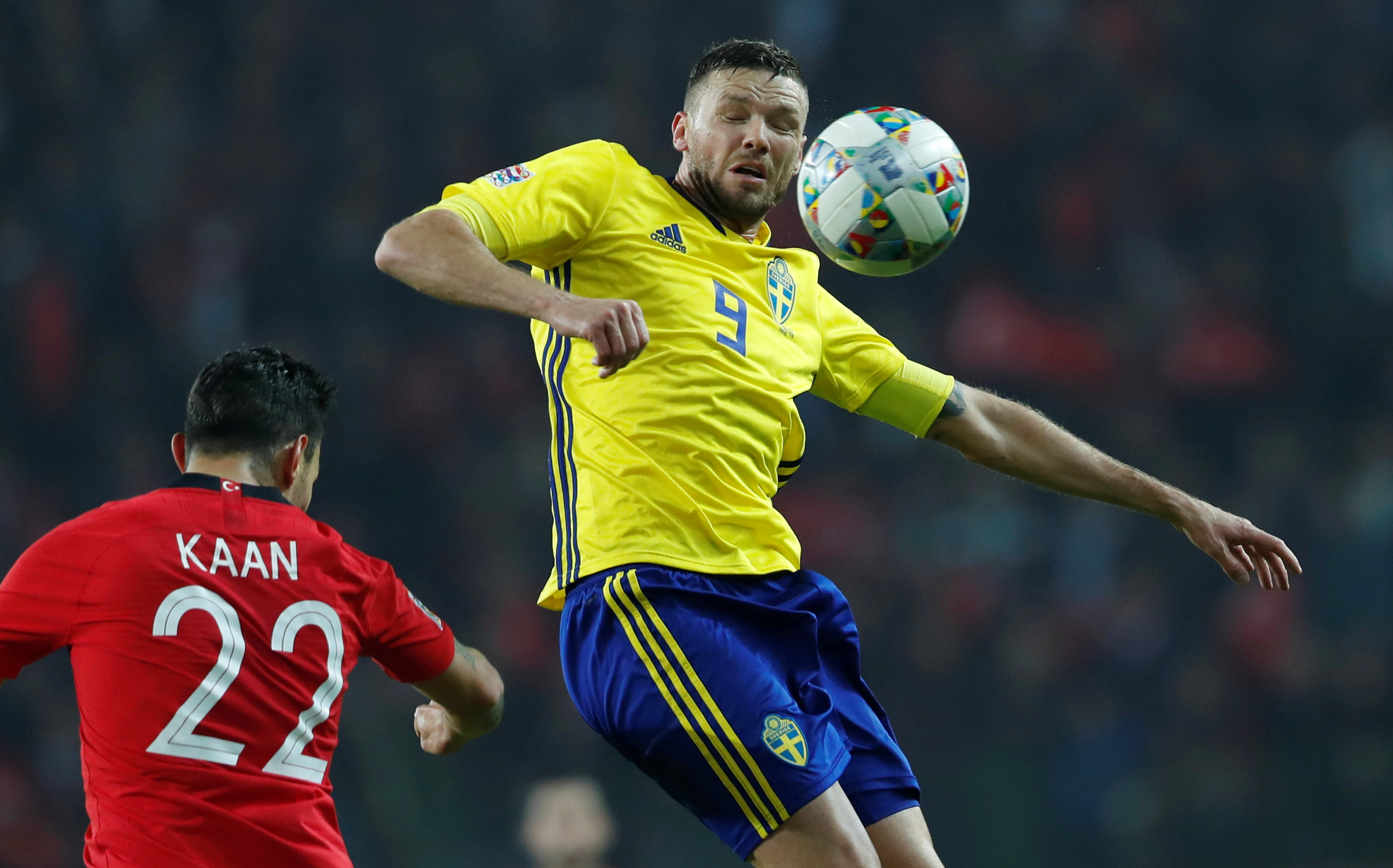 2018-11-17T173700Z_858396663_RC1BA16864D0_RTRMADP_3_SOCCER-UEFANATIONS-TUR-SWE