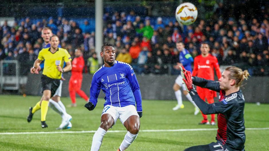 2018-11-29T203158Z_1053152144_RC1EB8F4FB90_RTRMADP_3_SOCCER-EUROPA-S08-BES