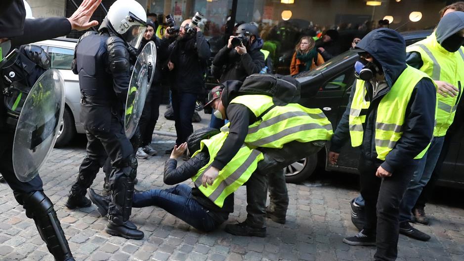 2018-11-30T143612Z_2072857101_RC17C3F4CE40_RTRMADP_3_BELGIUM-PROTESTS