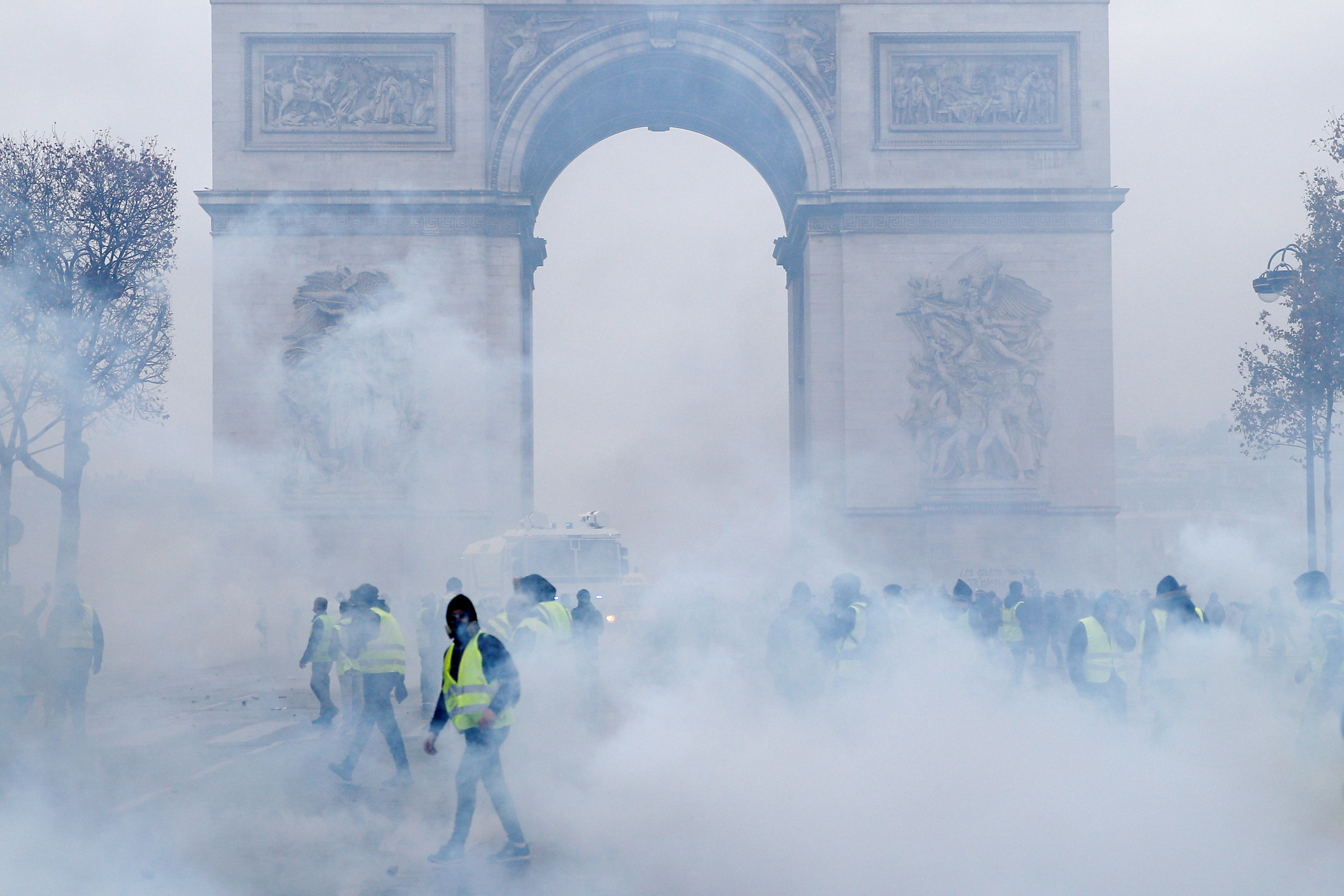 2018-12-01T210056Z_2010964295_RC1BBC36B200_RTRMADP_3_FRANCE-PROTESTS