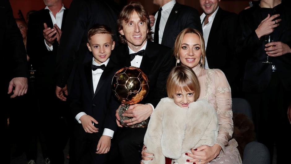 2018-12-03T234950Z_1097411082_RC17DC57BD00_RTRMADP_3_SOCCER-BALLON