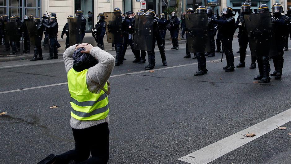 2018-12-08T103435Z_328466878_RC1ED882ED20_RTRMADP_3_FRANCE-PROTESTS