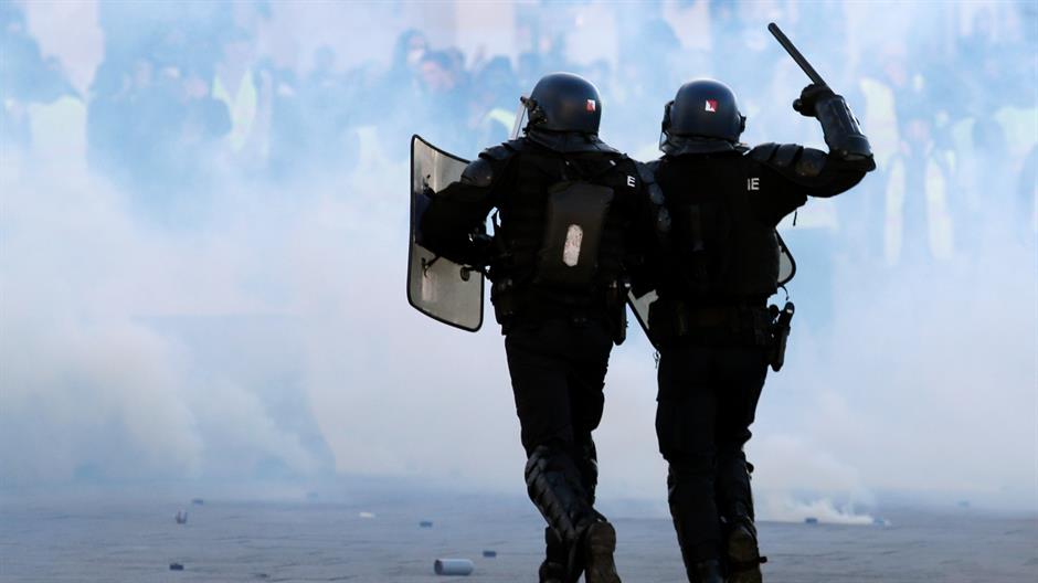 2018-12-08T144252Z_181342153_RC18CF5FDB30_RTRMADP_3_FRANCE-PROTESTS