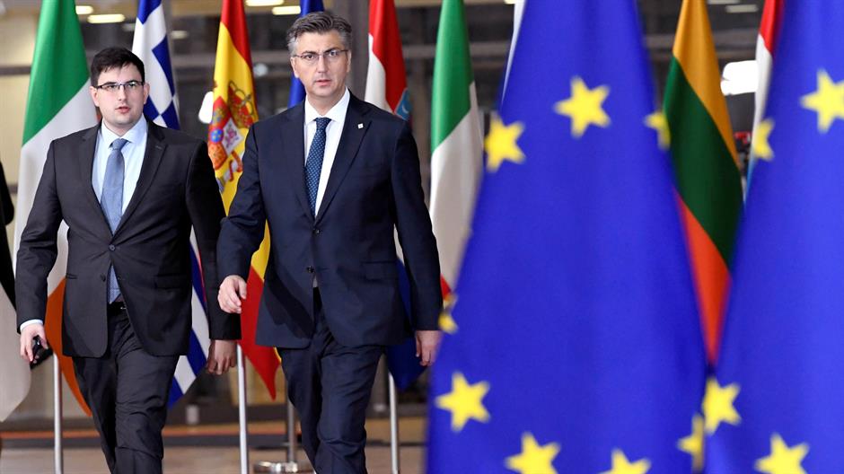 2018-12-14T094203Z_1278424668_RC122F265C50_RTRMADP_3_EU-SUMMIT-ARRIVALS