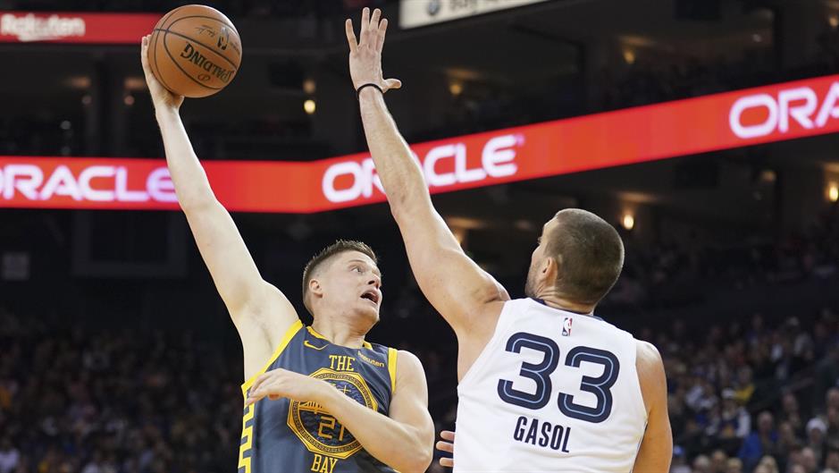 2018-12-18T055120Z_686835418_NOCID_RTRMADP_3_NBA-MEMPHIS-GRIZZLIES-AT-GOLDEN-STATE-WARRIORS