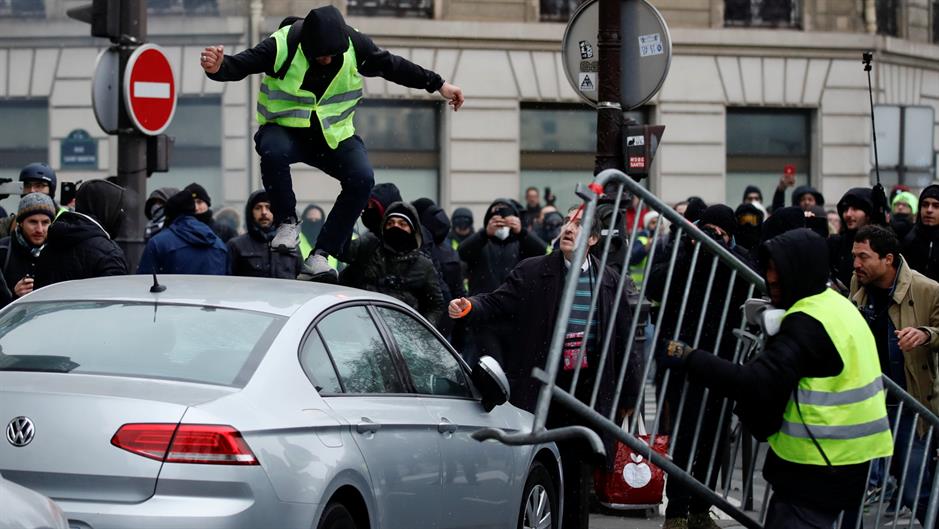 2019-01-05T131104Z_1510842348_RC17F5F19F90_RTRMADP_3_FRANCE-PROTESTS