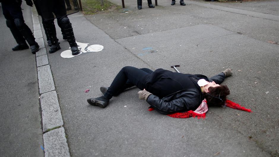 2019-01-05T135543Z_1648348870_RC1CE6186700_RTRMADP_3_FRANCE-PROTESTS