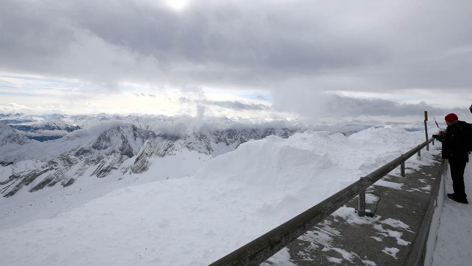 2019-02-01T140531Z_1475381837_RC12B73F4520_RTRMADP_3_GERMANY-WEATHER