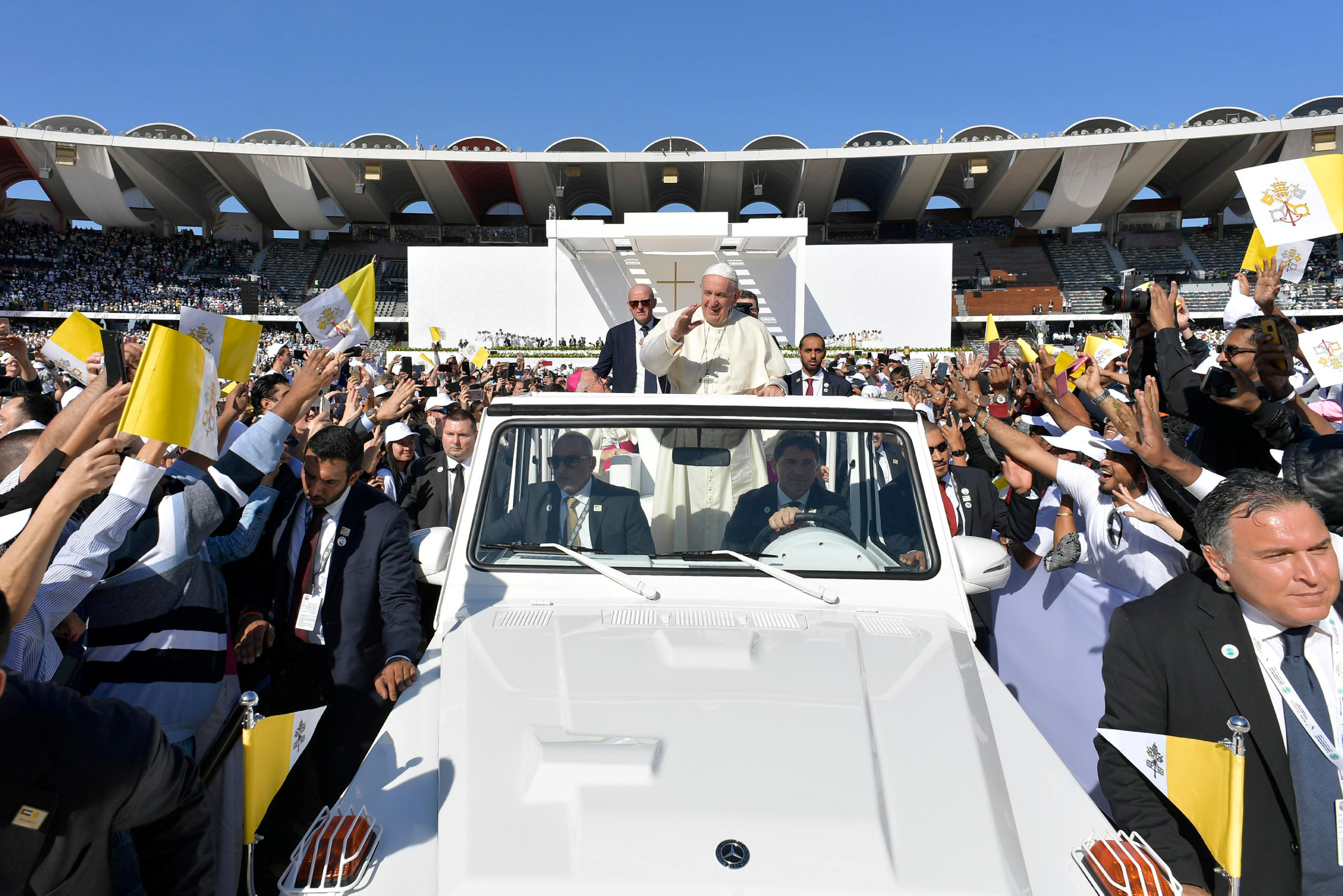 2019-02-05T085424Z_1276679251_RC1BAE7FB300_RTRMADP_3_POPE-EMIRATES-MASS