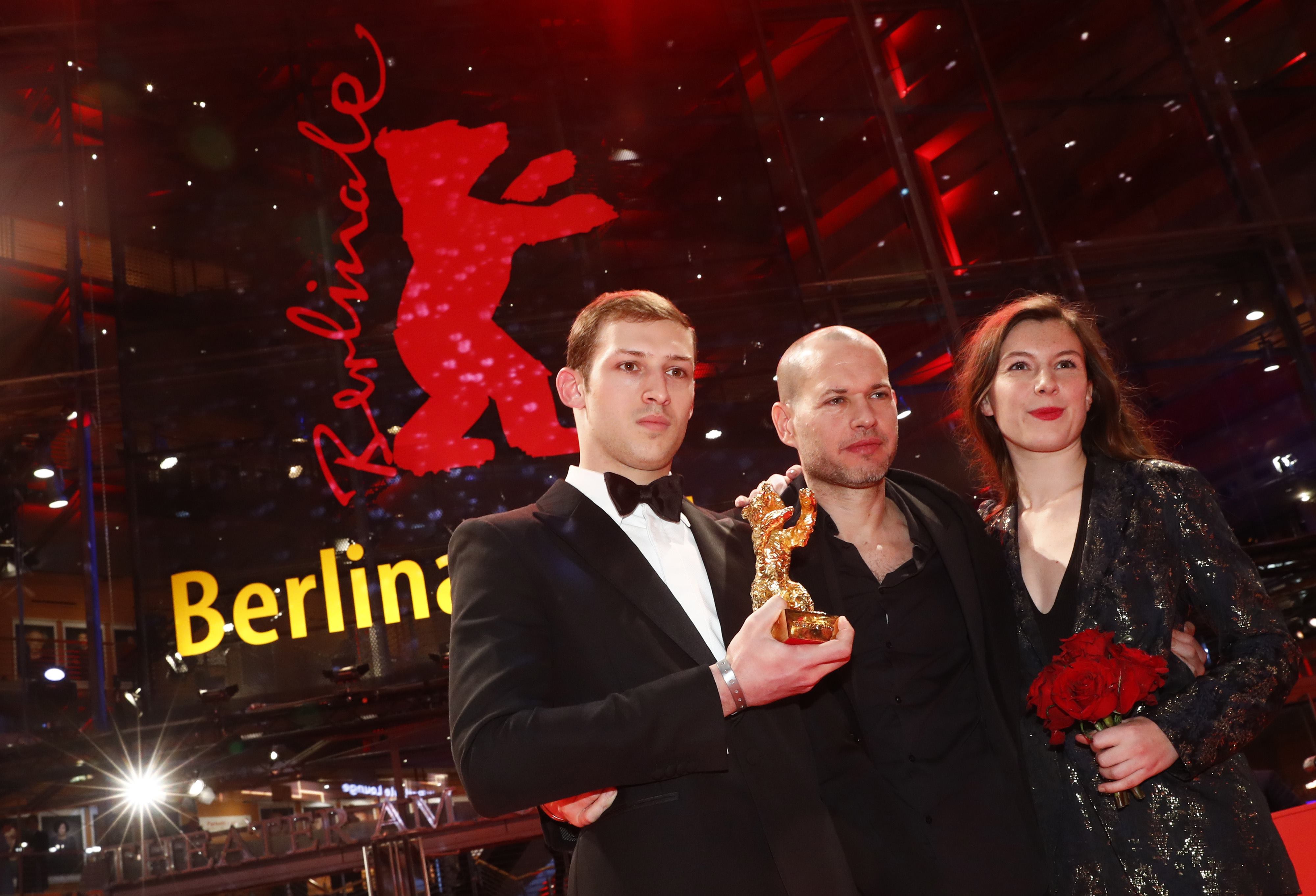2019-02-16T202202Z_1050425626_UP1EF2G1KKP9F_RTRMADP_3_FILMFESTIVAL-BERLIN-AWARDS