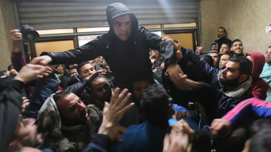 2019-02-28T191159Z_469639192_RC1EBD5BB250_RTRMADP_3_PALESTINIANS-EGYPT-HAMAS