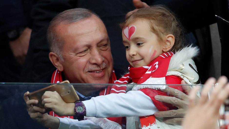 2019-03-25T190938Z_2104811048_RC15909717F0_RTRMADP_3_SOCCER-EURO-TUR-MDA