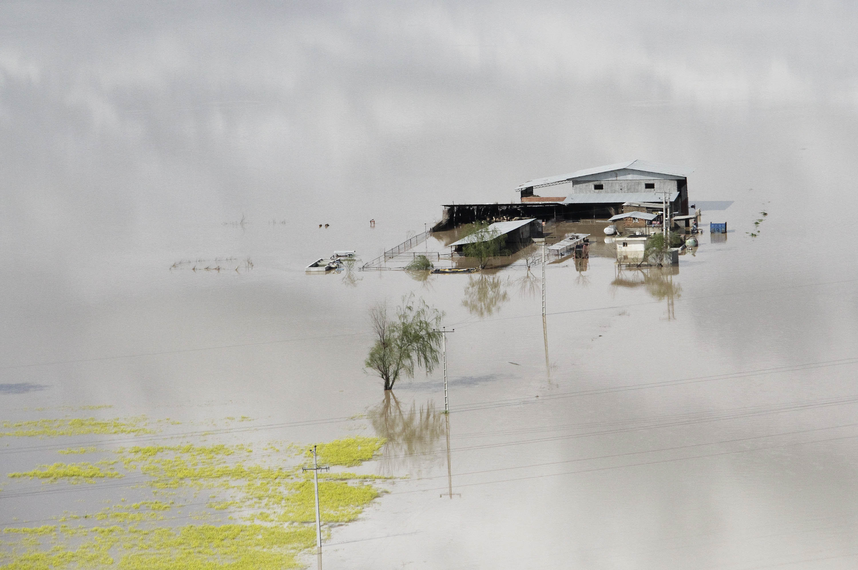 2019-03-26T122515Z_1452975086_RC1611716B30_RTRMADP_3_IRAN-FLOODS-CASUALTIES