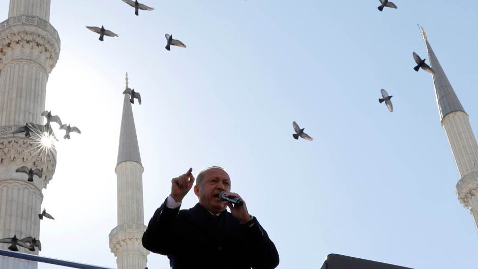 2019-03-29T134822Z_1577565611_RC1DA09B6210_RTRMADP_3_TURKEY-ELECTION-ERDOGAN