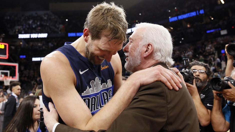 2019-04-11T024116Z_182175636_NOCID_RTRMADP_3_NBA-DALLAS-MAVERICKS-AT-SAN-ANTONIO-SPURS