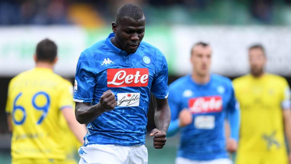 2019-04-14T162516Z_2002593665_RC1533E2EE00_RTRMADP_3_SOCCER-ITALY-CHV-NAP