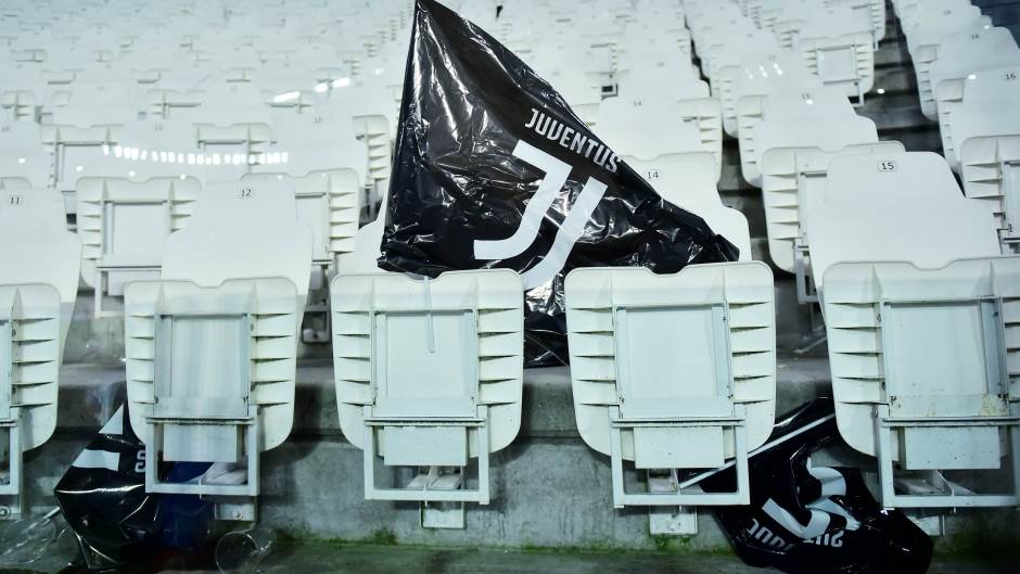 2019-04-16T211407Z_2144761540_RC12B9A250E0_RTRMADP_3_SOCCER-CHAMPIONS-JUV-AJA