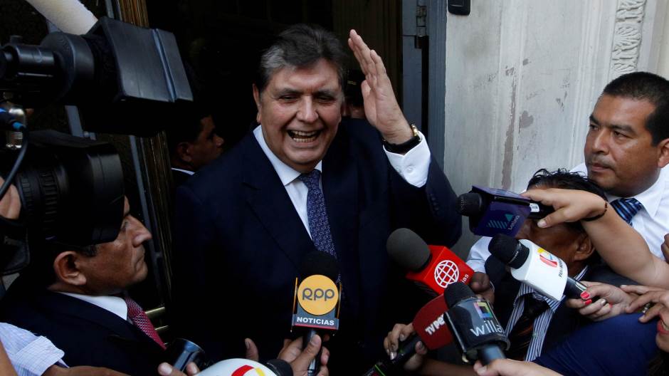 2019-04-17T124535Z_511611978_RC1B177EB010_RTRMADP_3_PERU-CORRUPTION-GARCIA