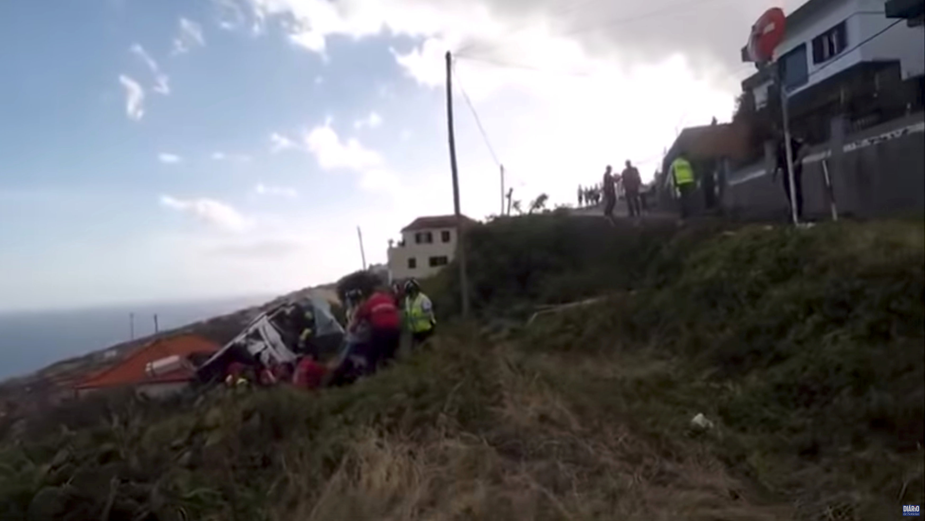 2019-04-17T211409Z_267816570_RC1AFCB604C0_RTRMADP_3_PORTUGAL-ACCIDENT-MADEIRA