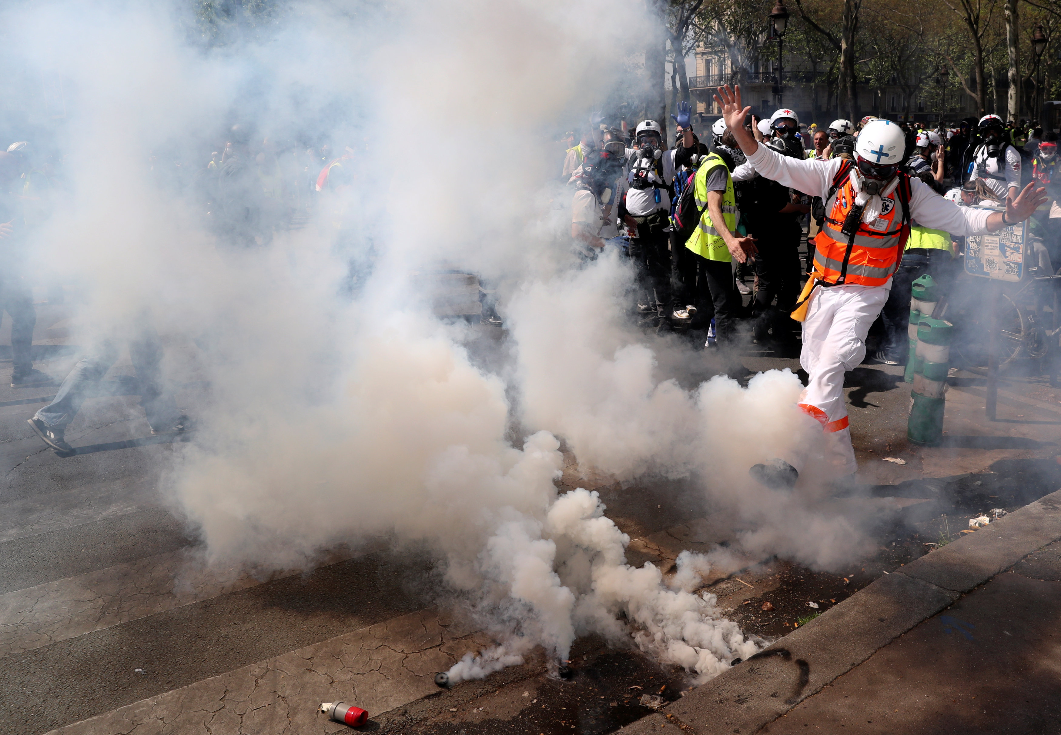 2019-04-20T175329Z_881975429_RC175892E220_RTRMADP_3_FRANCE-PROTESTS