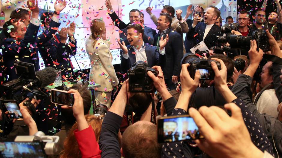 2019-04-22T131551Z_456623335_RC1E7C9914C0_RTRMADP_3_UKRAINE-ELECTION-TEAM