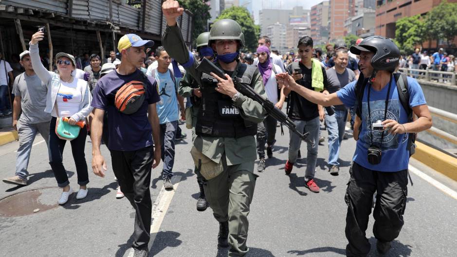 2019-04-30T173007Z_1863468295_RC1BA7A47480_RTRMADP_3_VENEZUELA-POLITICS