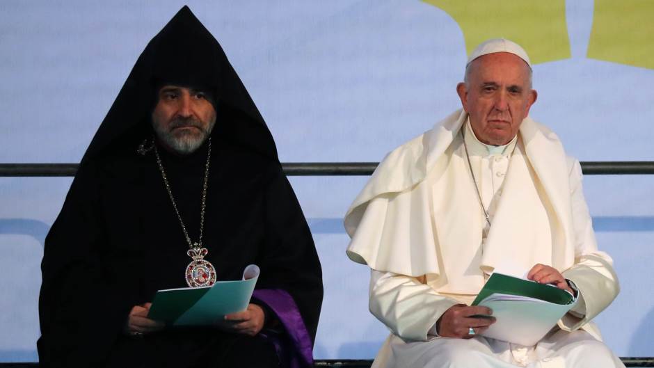 2019-05-06T162700Z_687557616_RC13979FA3F0_RTRMADP_3_POPE-BULGARIA