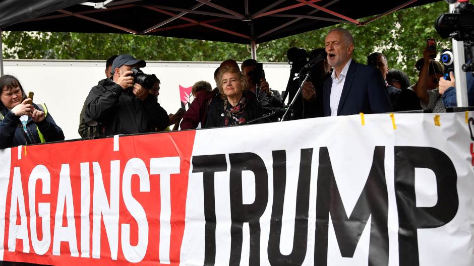 2019-06-04T124559Z_1080469795_RC1BE9F7AA90_RTRMADP_3_USA-TRUMP-BRITAIN