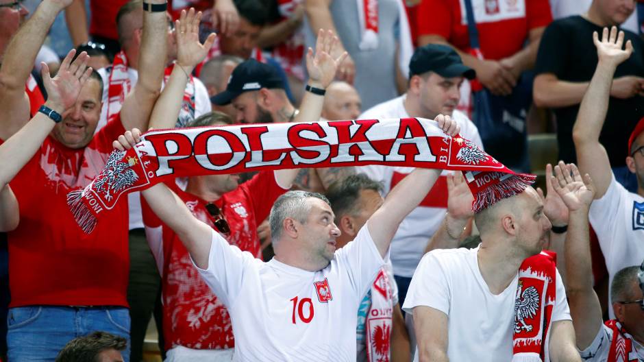 2019-06-07T210342Z_2079944362_RC1EA33A63A0_RTRMADP_3_SOCCER-EURO-MKD-POL