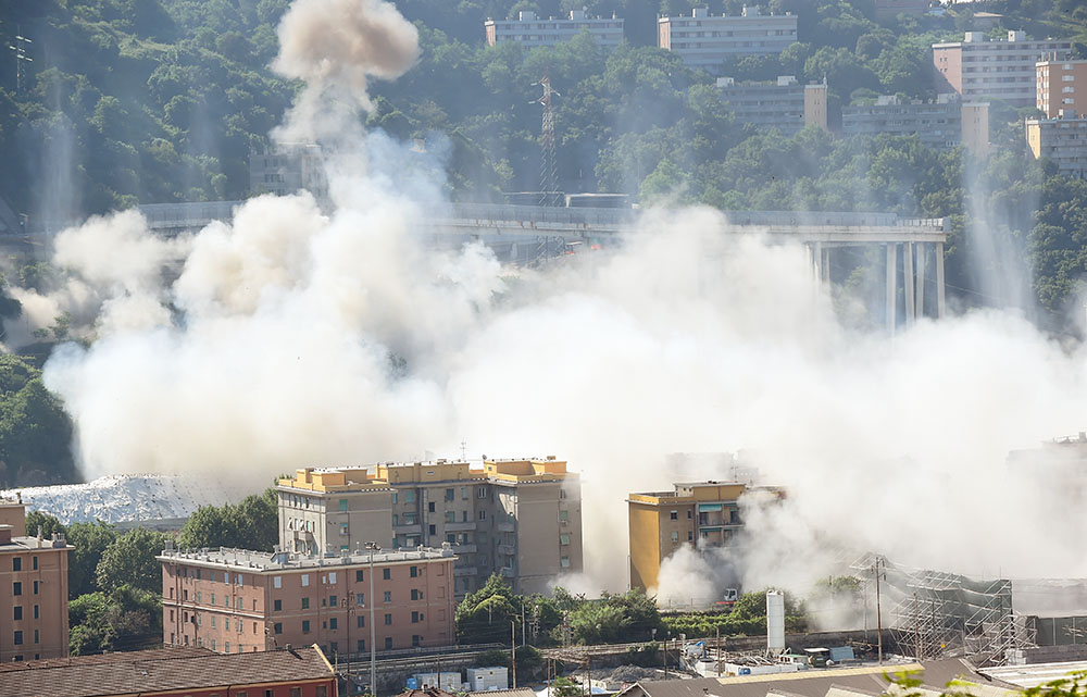 2019-06-28T081249Z_1020986931_RC1CB7981510_RTRMADP_3_ITALY-BRIDGE