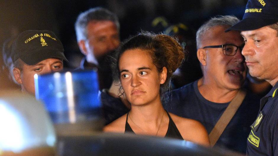 2019-06-29T014003Z_2047734361_RC1E61DA44A0_RTRMADP_3_EUROPE-MIGRANTS-ITALY