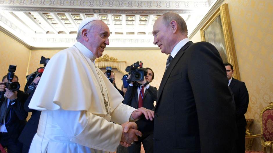 2019-07-04T125608Z_980861470_RC1BD3ED5050_RTRMADP_3_POPE-PUTIN