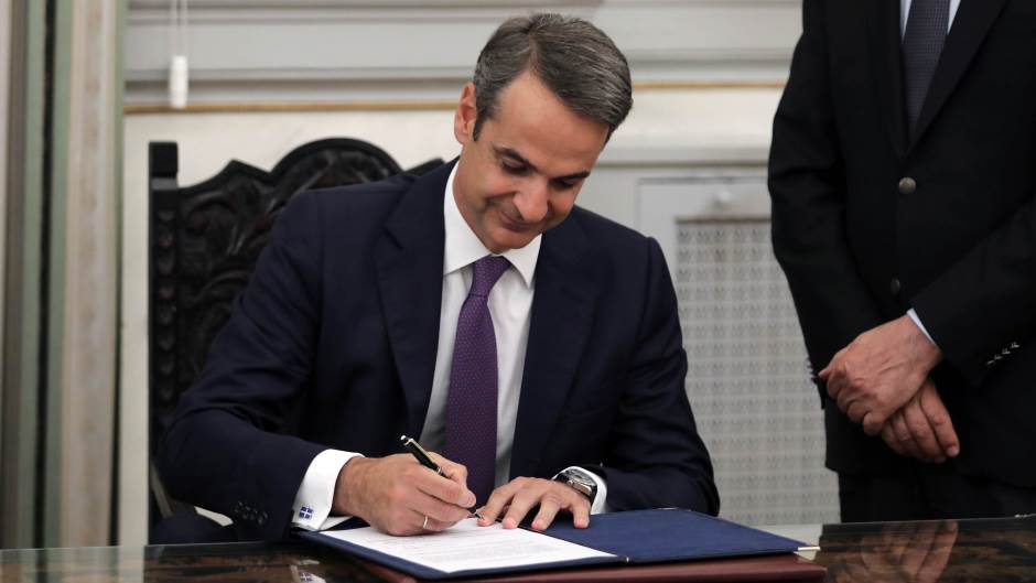 2019-07-08T121016Z_743358171_RC12C02E6850_RTRMADP_3_GREECE-ELECTION