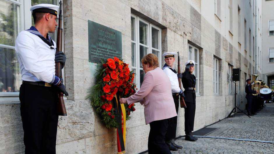 2019-07-20T120008Z_672954974_RC14522B85C0_RTRMADP_3_WW2-ANNIVERSARY-GERMANY-RESISTANCE
