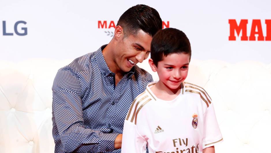 2019-07-29T162704Z_1040657281_RC19AA9C5780_RTRMADP_3_SOCCER-RONALDO-AWARD