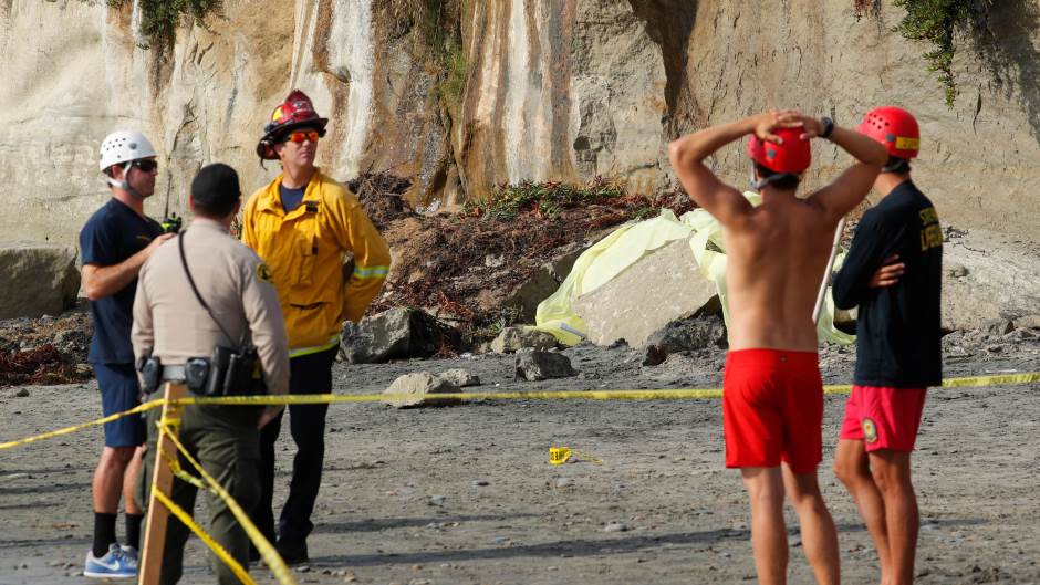 2019-08-03T004220Z_1878950811_RC116FF46AC0_RTRMADP_3_CALIFORNIA-CLIFF-COLLAPSE