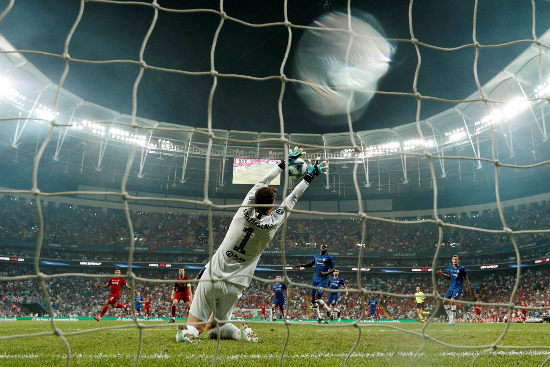 2019-08-14T210408Z_1486451094_RC1F93BC2930_RTRMADP_3_SOCCER-SUPER-LIV-CHE-REPORT