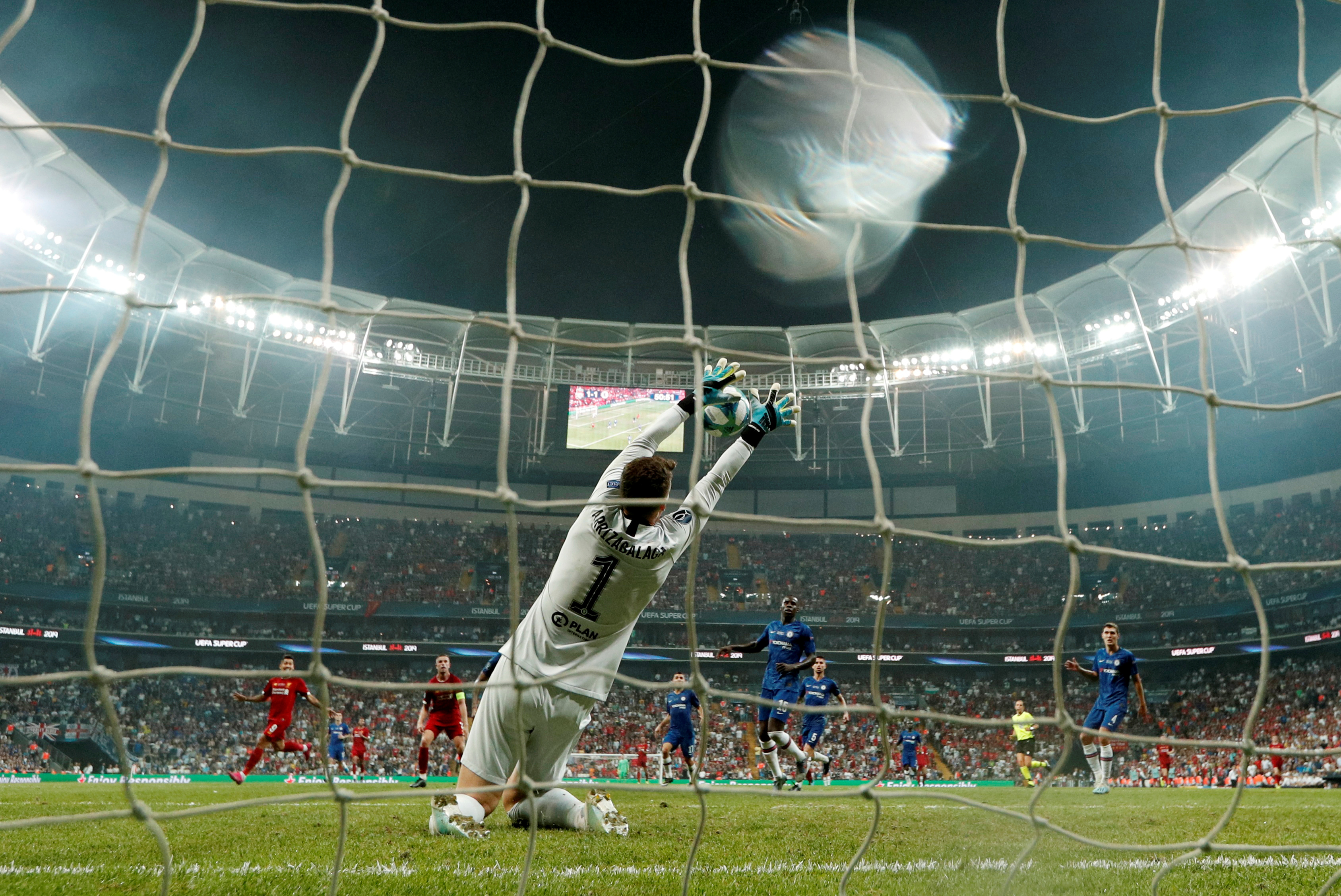 2019-08-14T210408Z_1486451094_RC1F93BC2930_RTRMADP_3_SOCCER-SUPER-LIV-CHE-REPORT