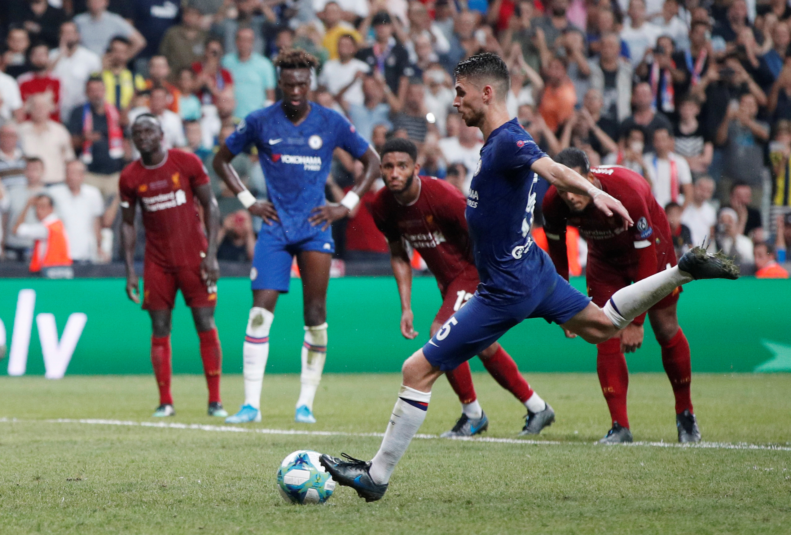 2019-08-14T210741Z_791279006_RC1DD23DC030_RTRMADP_3_SOCCER-SUPER-LIV-CHE-REPORT