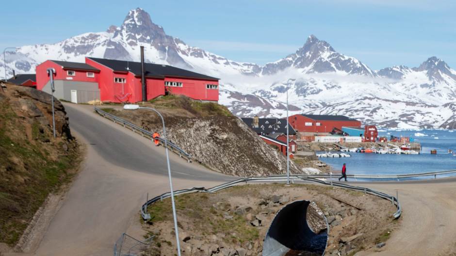 2019-08-16T081750Z_1884908520_RC13FC280EA0_RTRMADP_3_USA-TRUMP-GREENLAND