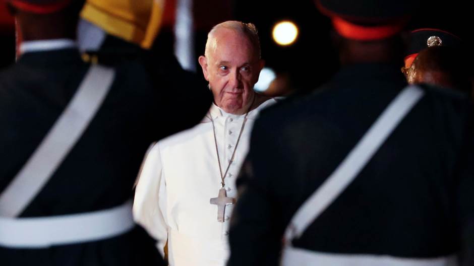 2019-09-04T180917Z_2078927597_RC1FF37C46B0_RTRMADP_3_POPE-MOZAMBIQUE