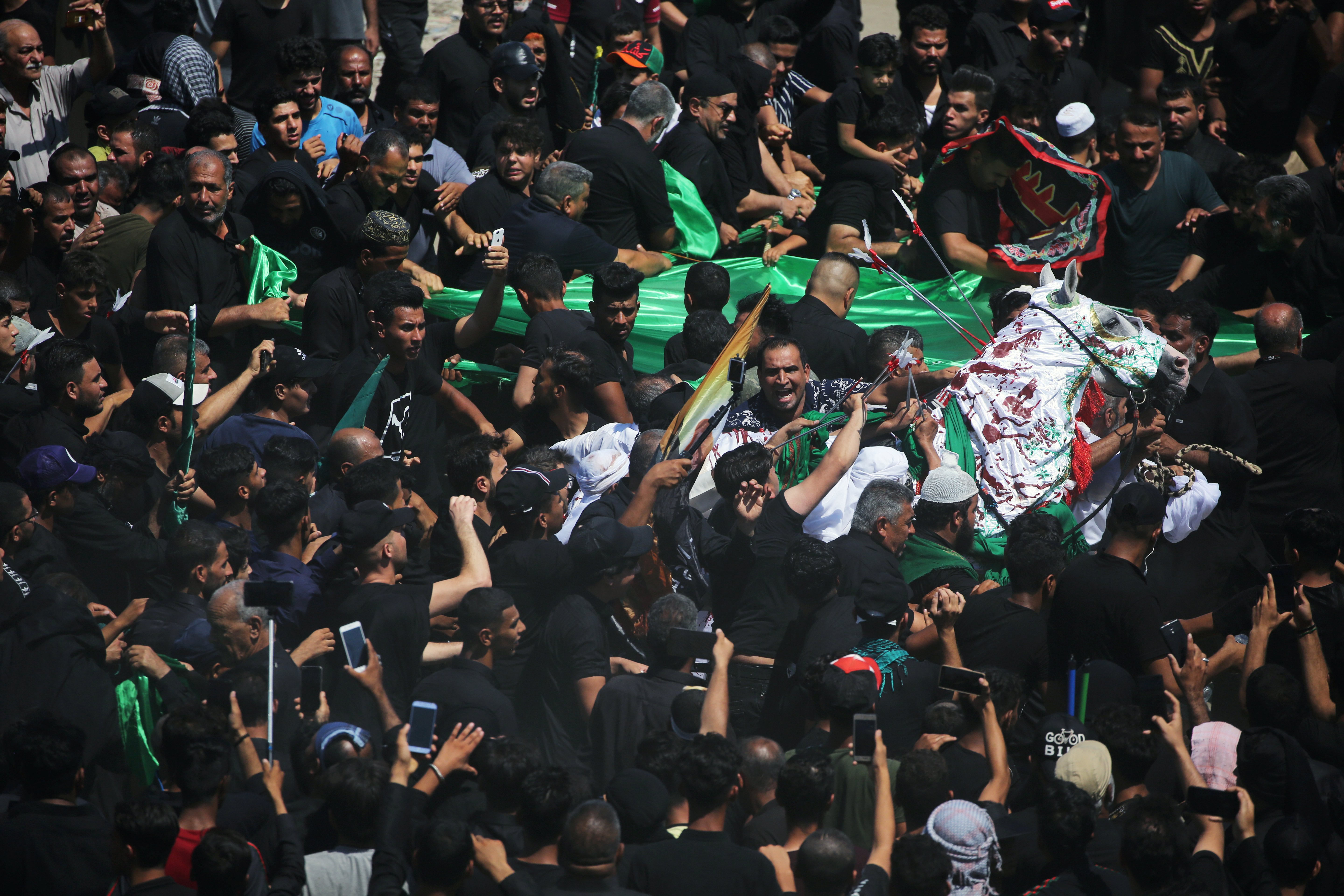 2019-09-10T120528Z_1676198192_RC14938F8C90_RTRMADP_3_RELIGION-ASHURA-IRAQ