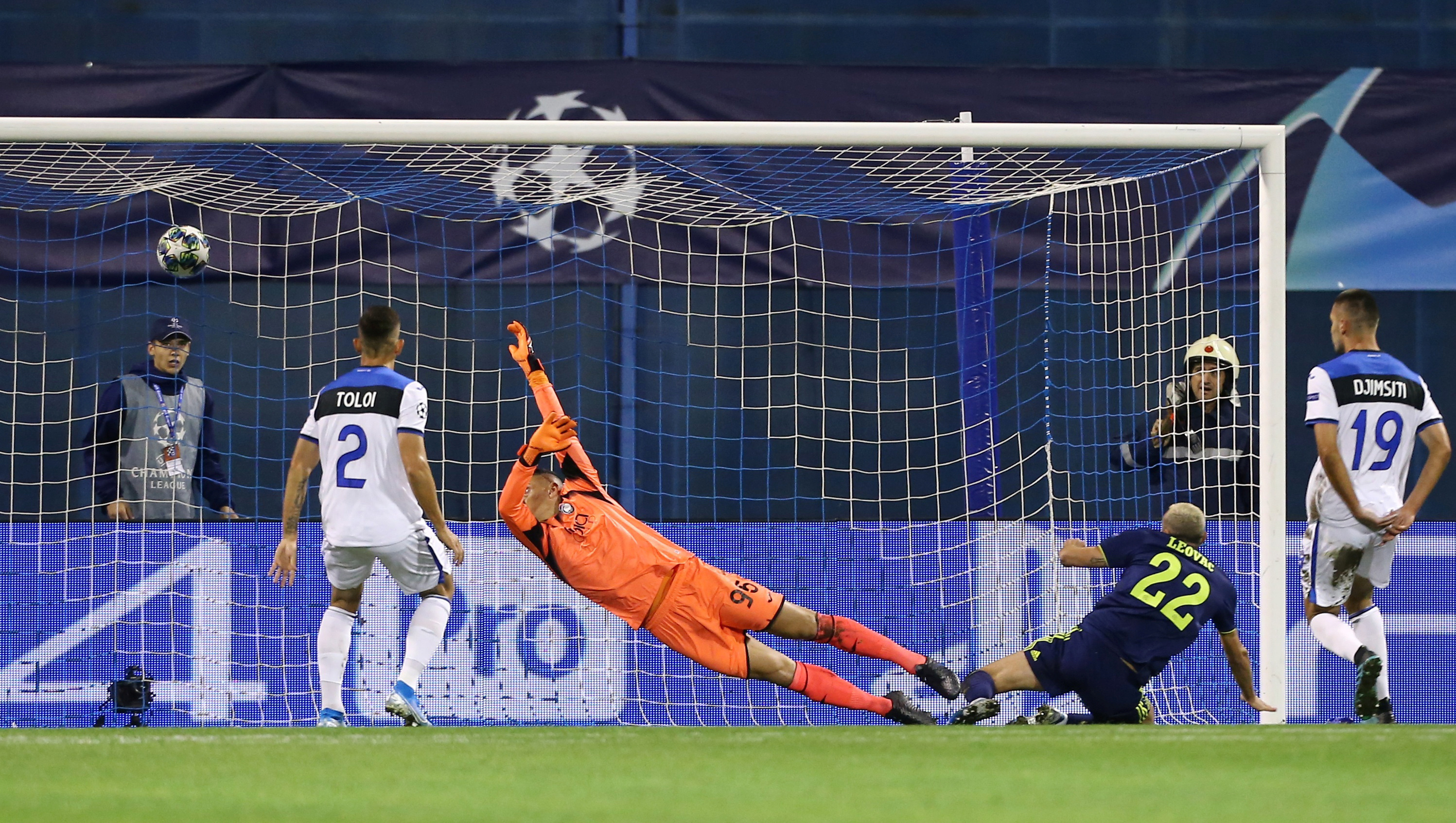 2019-09-18T191703Z_2015393854_RC1A7A331AE0_RTRMADP_3_SOCCER-CHAMPIONS-DZA-ATT-REPORT