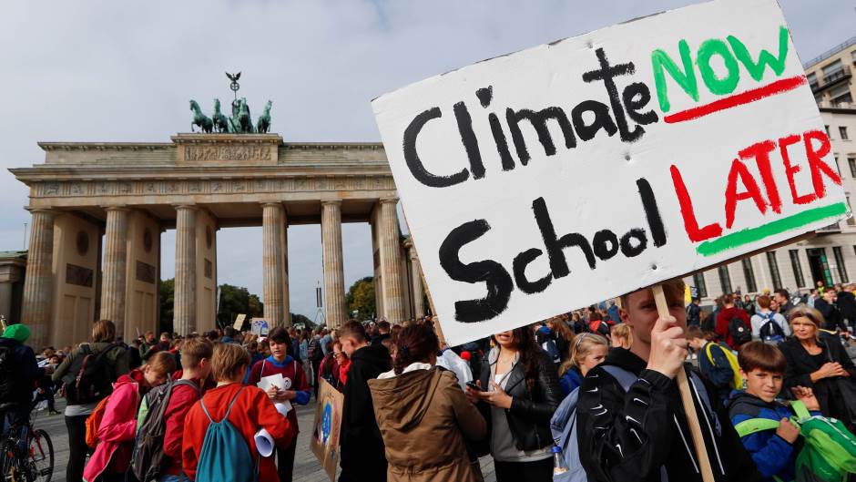 2019-09-20T092201Z_1561235160_RC13DB811420_RTRMADP_3_CLIMATE-CHANGE-STRIKE-GERMANY