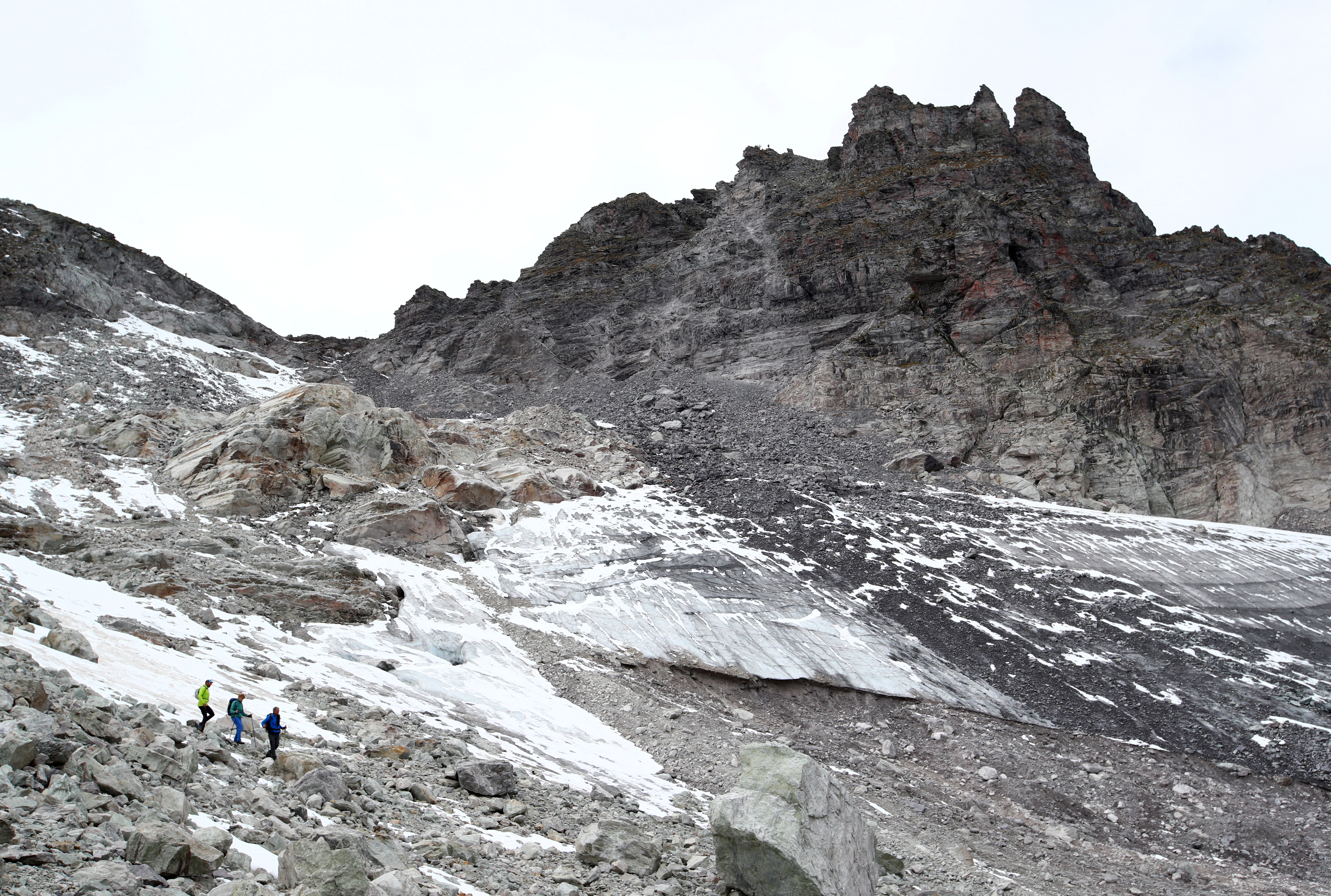 2019-09-22T150328Z_1012787824_RC1D67F59CF0_RTRMADP_3_CLIMATECHANGE-SWISS-PIZOL