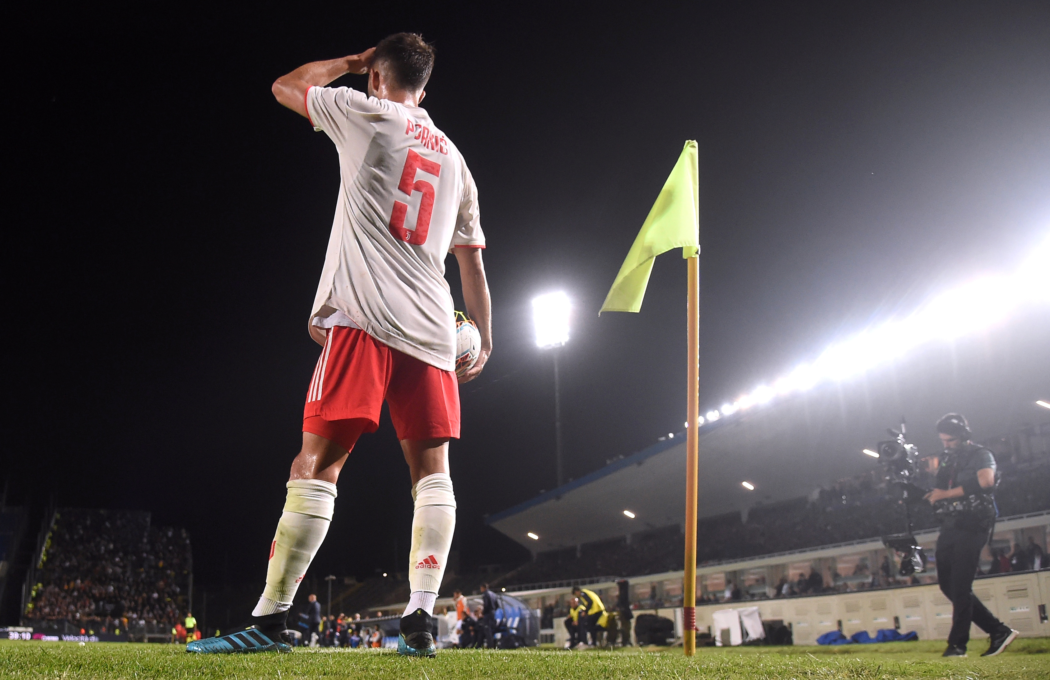 2019-09-24T210153Z_100953603_RC181C9D8B40_RTRMADP_3_SOCCER-ITALY-BCA-JUV-REPORT